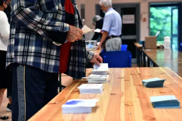 Des bulletins du RN glissés "par erreur" dans les plis électoraux du deuxième tour des départementales en Corrèze