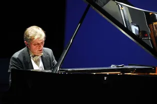 Entre Debussy, Franck, Liszt et Chopin, Cyril Huvé s’est fait, hier soir, « Amis de (toute) la musique »