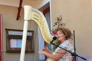 Des notes de harpe pour la soirée inaugurale de l’Auberge