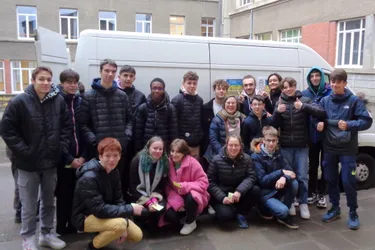 A Riom, les lycéens et l'équipe éducative de Sainte-Marie mobilisés en faveur des Ukrainiens