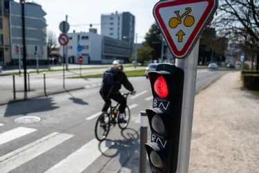 Plus d'une centaine de « cédez-le-passage cycliste au feu » installés à Clermont-Ferrand : mais les connaissez-vous vraiment ?