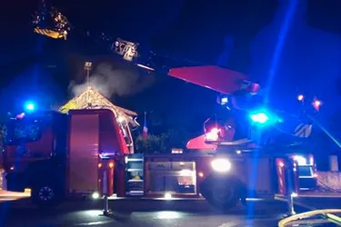 Une maison détruite par le feu cette nuit à Vendat (Allier)