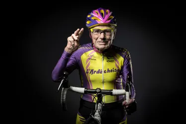 À 109 ans, le champion cycliste Robert Marchand a franchi sa dernière ligne d'arrivée