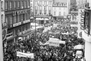 1995... 2023 : Des années de manifestations contre les différentes réformes des retraites