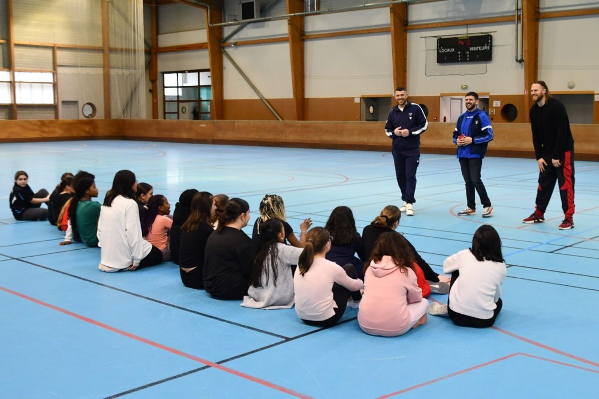 William Accambray et Yann Genty au collège Max-Jacob - La République du ...