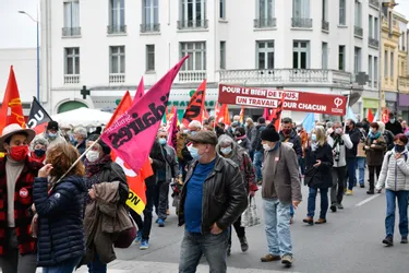 Entre 250 et 300 personnes réunies ce samedi à Montluçon (Allier) : « Il faut savourer ce 1er-Mai ! »