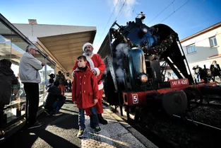 Le Père Noël en train à vapeur