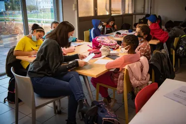 Les écoliers de la Gauthière, à Clermont-Ferrand, font leurs devoirs à l'ASM