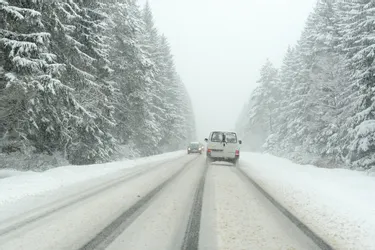 Alerte orange à la neige : l'A75 est rouverte aux poids lourds