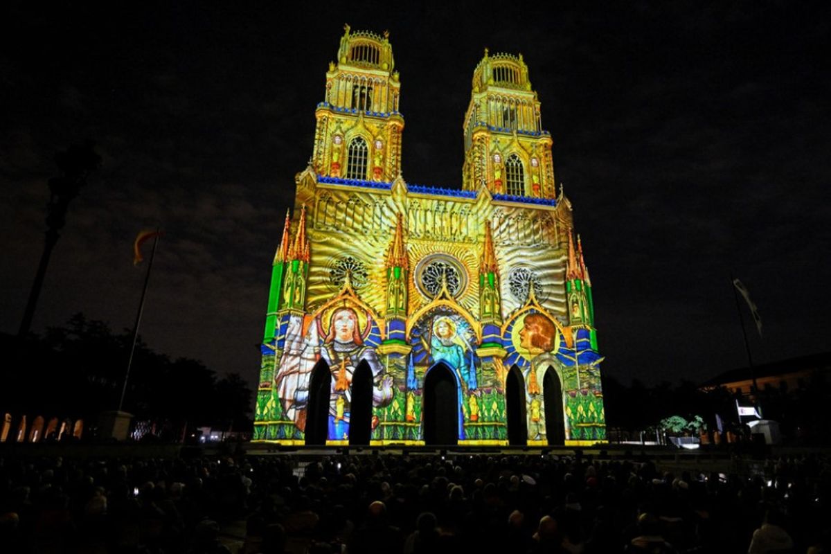 Embrasement de la cathédrale d’Orléans, set electro… Revivez le direct de la grande soirée des Fêtes de Jeanne d’Arc Embrasement de la cathédrale d’Orléans, set electro… Revivez le direct de la grande soirée des Fêtes de Jeanne d’Arc