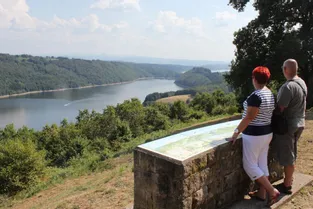 Retour dans les gorges de la Dordogne cette semaine, là où les barrages ont noyé la vallée