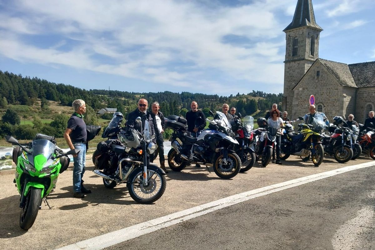 Les motards découvrent l’Aubrac