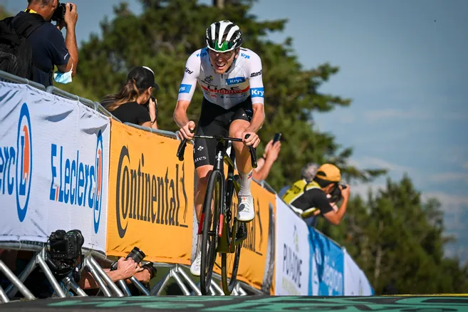 Tour de France : après l'énorme chute du peloton, la gendarmerie