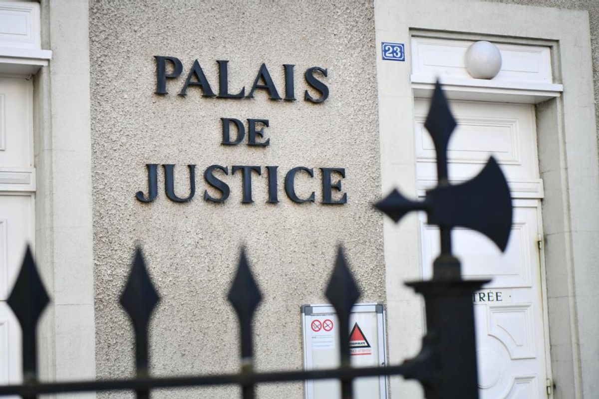 Un homme "entre la vie et la mort" après des actes de torture et de