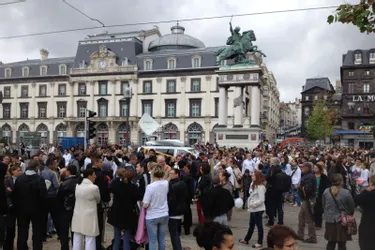 Marche blanche pour Fiona : plus de 2.000 personnes dans les rues de Clermont-Ferrand