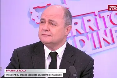 "Le programme de Fillon est dangereux pour la France et les Français" selon Bruno Le Roux