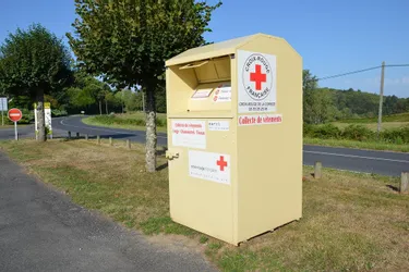 Un container de la Croix-Rouge installé