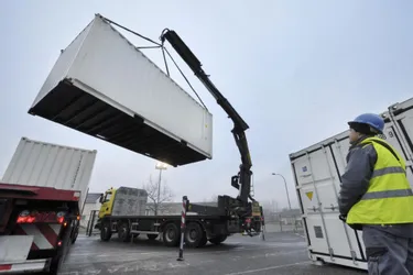 Une entreprise a installé une quarantaine de containers maritimes pour y faire du stockage