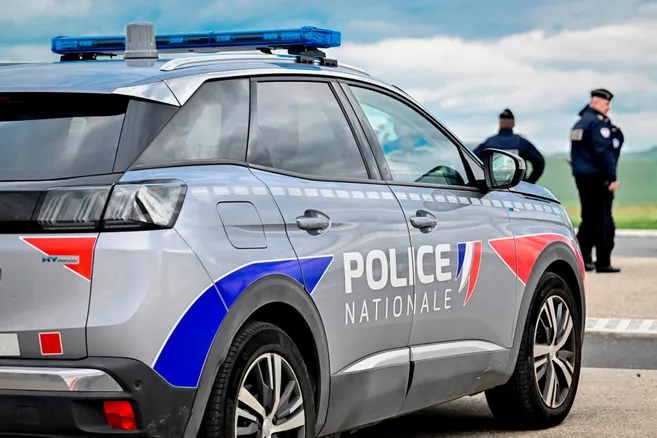 Un policier de la BAC percuté par un automobiliste au volant d’une voiture volée dans les Yvelines - L’Écho Républicain