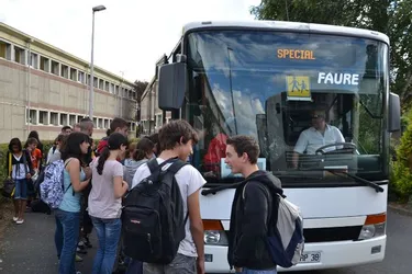 Nombreux collégiens et lycéens d’Issoire utilisent quotidiennement les transports scolaires