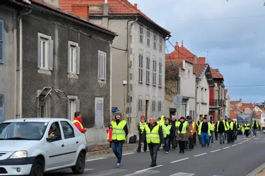 A Gannat (Allier), les Gilets jaunes ont marché jusqu'à la mairie pour faire remonter leurs doléances