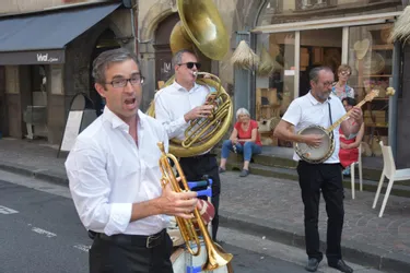Jazz en terrasse se poursuit dans les rues de Riom (Puy-de-Dôme), ce samedi