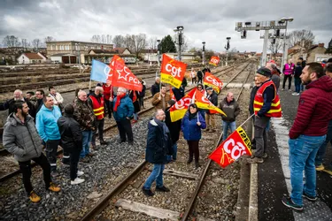 Nouvelle action de la CGT à la gare de Montluçon : une centaine de personnes ont occupé les rails