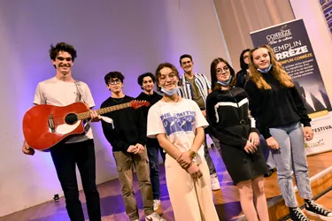 Les jeunes pousses musicales ont assuré lors de leur "Première scène" au lycée Bossuet à Brive (Corrèze)