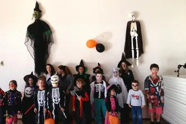 Les enfants fêtent Halloween