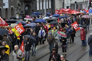 1er mai : 1.200 manifestants défilent à Clermont-Ferrand
