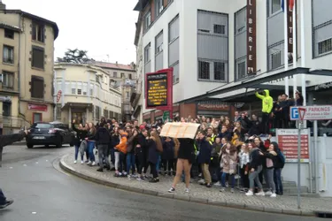Les lycéens de Montdory solidaires des "gilets jaunes" de Thiers