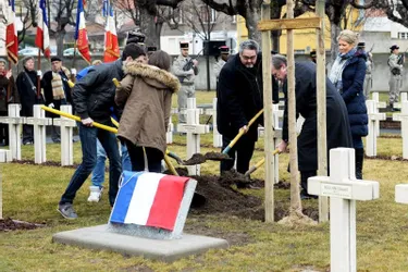 Une cérémonie a réuni plus de 150 élèves au cimetière des Carmes