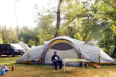 Monter sa tente et passer une nuit d’apprentissage de la vie du campeur à Beaulieu