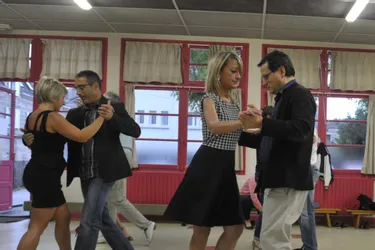 Les membres de l’association Toca tango liso vont faire glisser leur pas pour Danse en mai