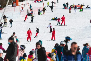 « Les saisonniers, on ne sait pas où ils sont » : les stations de ski face au spectre de la pénurie de personnel