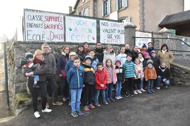 Les parents d'élèves de l'école des Ternes mobilisés contre la suppression d'un poste d'enseignant à la rentrée
