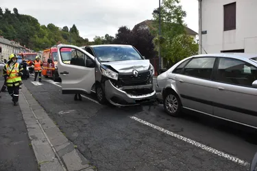 Collision entre deux véhicules avenue de la République à Saint-Flour (Cantal)