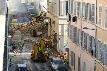 Huit personnes portées disparues, cinq blessés après l'effondrement d'un immeuble à Marseille