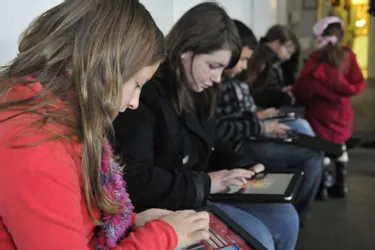 Le comité de pilotage fait le point sur l’utilisation des tablettes numériques dans les collèges
