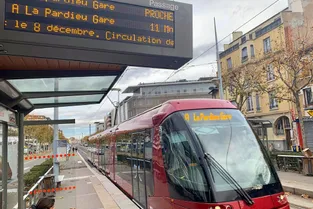 Clermont-Ferrand : une partie de la ligne de tramway non desservie, ce lundi, après des jets de projectiles
