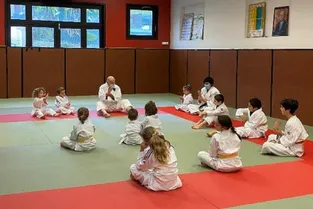 Une remise de ceintures au Judo club