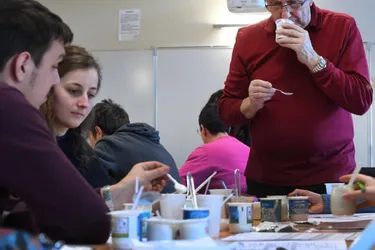 Huit étudiants et apprentis du lycée Pompidou initiés à la dégustation de yaourts