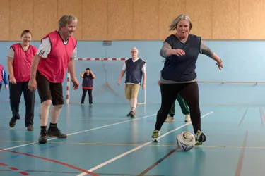 "Walking football" : du football en marchant, un sport idéal pour les seniors