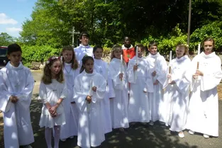 1re eucharistie pour neuf enfants