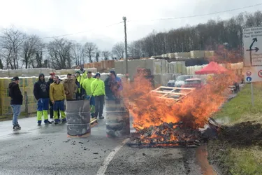Mouvement de grève à l’usine Saint-Gobain Eurocoustic à Genouillac (Creuse)