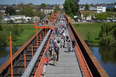 Forte affluence pour le premier week-end d'ouverture du pont de fer, à Moulins