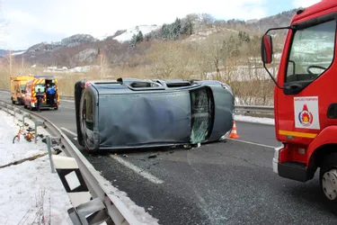 Thiézac (Cantal) : deux voitures se percutent, un blessé léger