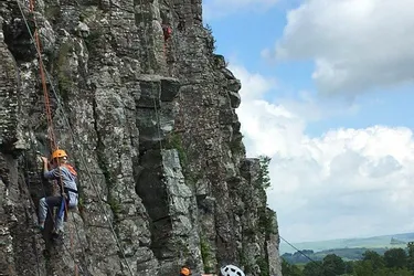Le rocher de Châteauneuf attire les grimpeurs
