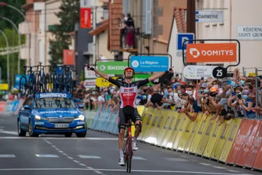 Brent Van Moer après son succès lors de la première étape du Critérium du Dauphiné à Issoire : « C'est un rêve qui devient réalité »