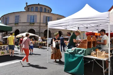 Le port du masque rendu obligatoire sur le marché d'Ambert (Puy-de-Dôme) dès jeudi 30 juillet